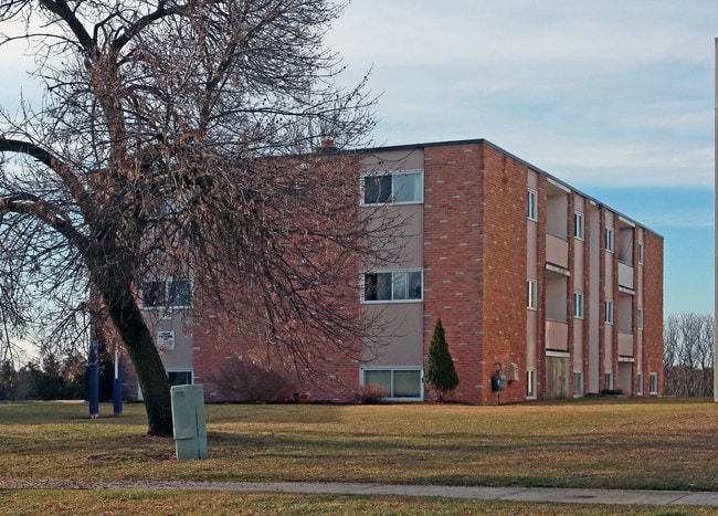 Kortright Apartments in Guelph, ON - Building Photo - Building Photo