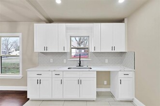 301 Avenue Ave in Garland, TX - Building Photo - Building Photo