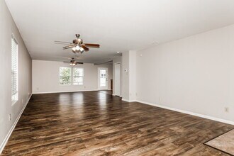 10926 Spirit Dr in Ingalls, IN - Foto de edificio - Building Photo