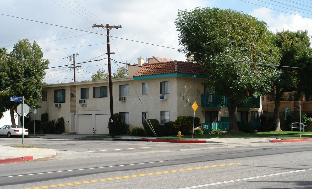 13557 Burbank Blvd in Van Nuys, CA - Building Photo