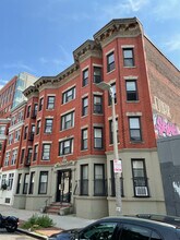 54 Burbank St in Boston, MA - Foto de edificio - Building Photo