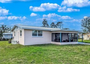 191 E Wentworth St in Englewood, FL - Building Photo