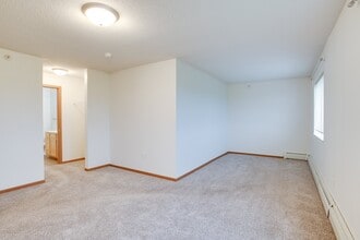 Pelican Heights Apartments in Detroit Lakes, MN - Building Photo - Building Photo