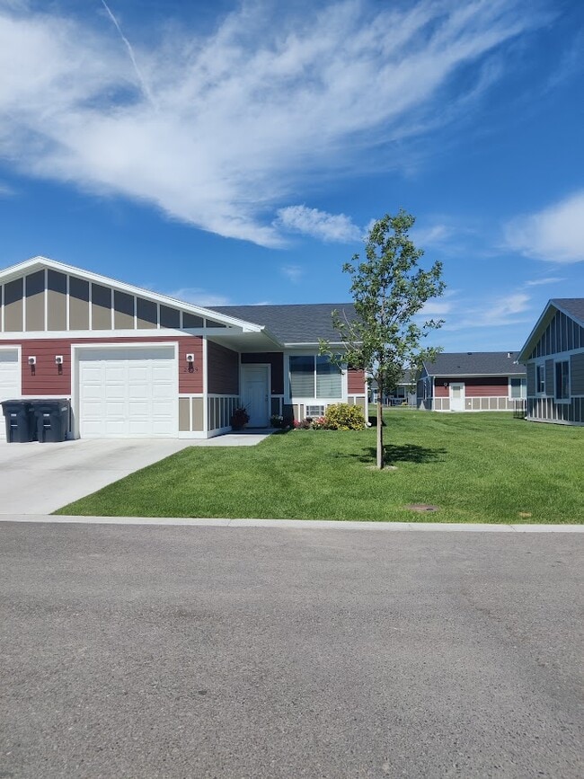 Hitt Road Patio Home Apartments in Idaho Falls, ID - Building Photo - Building Photo