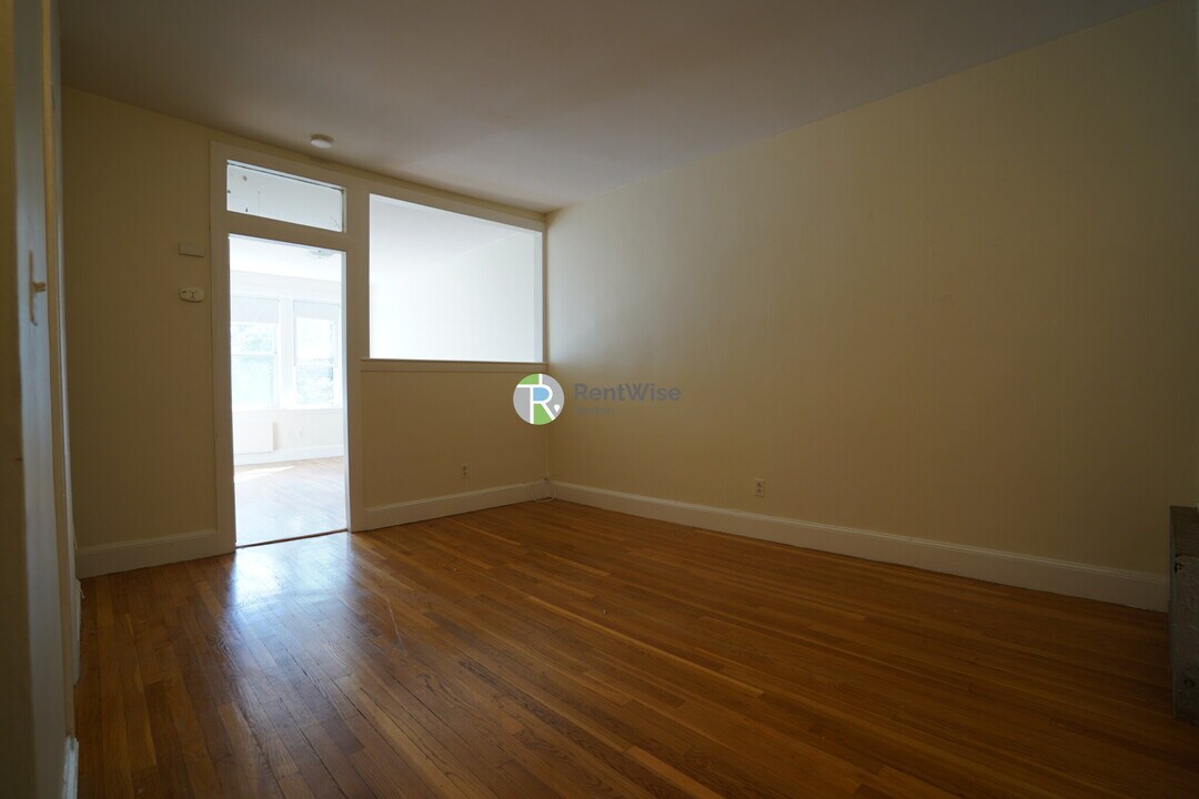 33 Lancaster Terrace in Brookline, MA - Building Photo