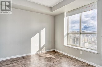 21 Overlea Blvd in Toronto, ON - Building Photo - Building Photo