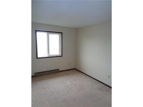 208 14th Ave NE-Unit -11 in Waseca, MN - Foto de edificio - Building Photo