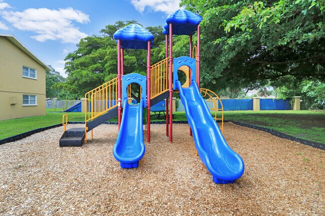 Greenway in Sarasota, FL - Building Photo - Building Photo