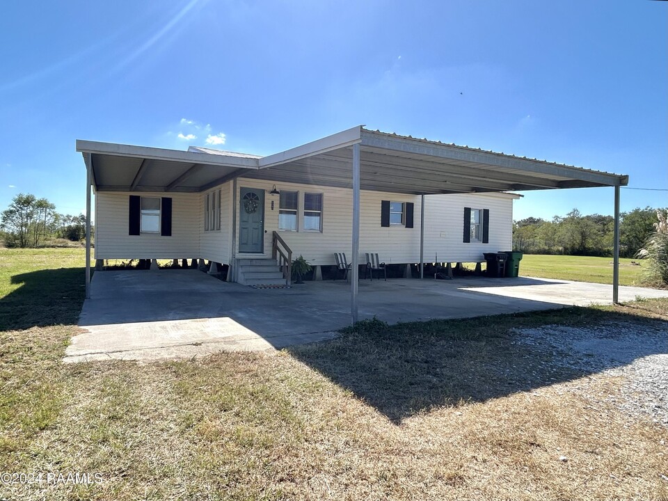 2391 La Hwy 700 in Rayne, LA - Building Photo