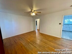 338 Addax Dr in San Antonio, TX - Building Photo - Building Photo