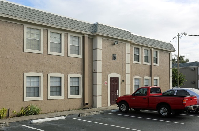 Whitney Groves Apartments in Orlando, FL - Foto de edificio - Building Photo