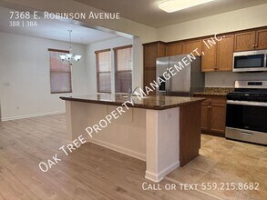 7368 E Robinson Ave in Fresno, CA - Building Photo - Building Photo