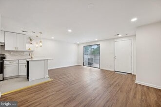 9287 Chadburn Pl in Gaithersburg, MD - Building Photo - Building Photo