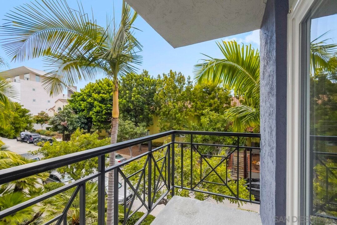1756 Essex St in San Diego, CA - Foto de edificio