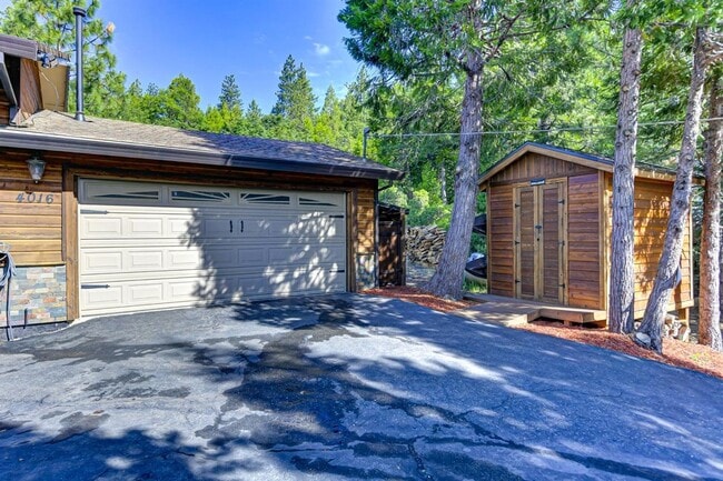 4016 Pearl Rd in Pollock Pines, CA - Building Photo - Building Photo