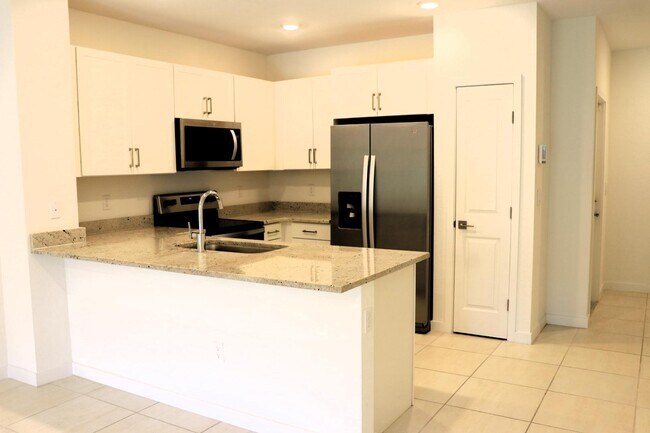 144 SE 5th Ct in Deerfield Beach, FL - Building Photo - Building Photo