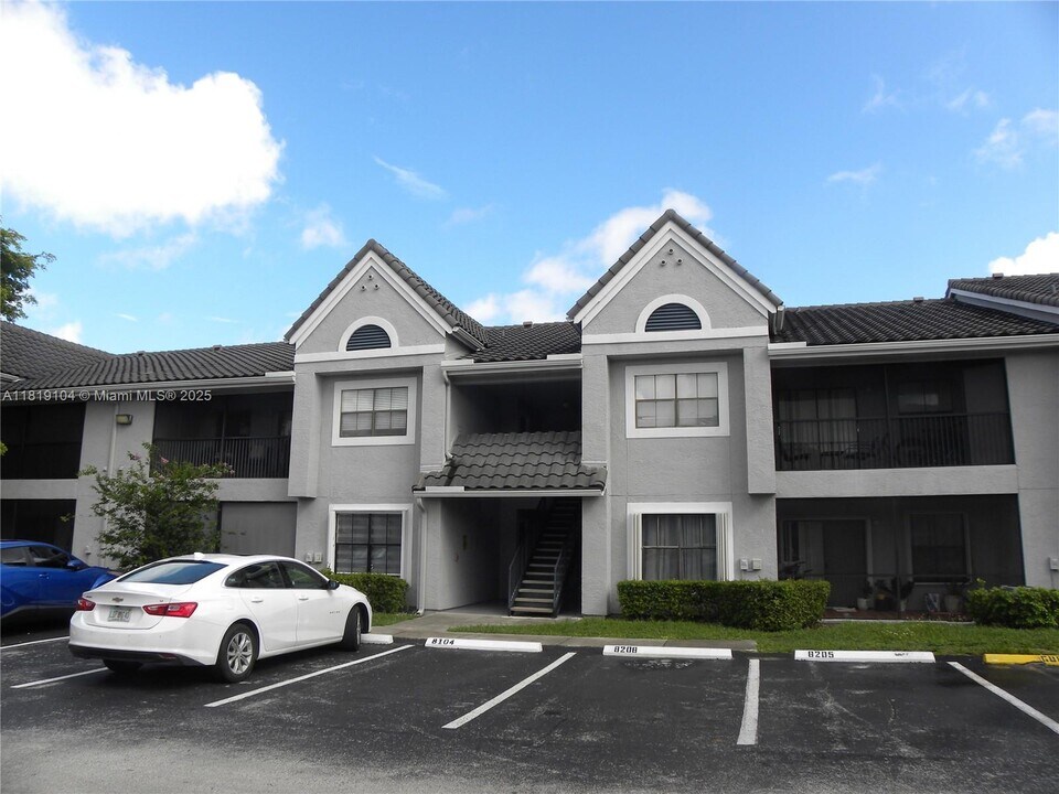 15077 SW 103rd Terrace in Miami, FL - Building Photo
