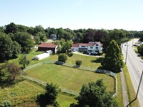 55 Haverhill Rd, Unit Apartment in Amesbury, MA - Building Photo - Building Photo