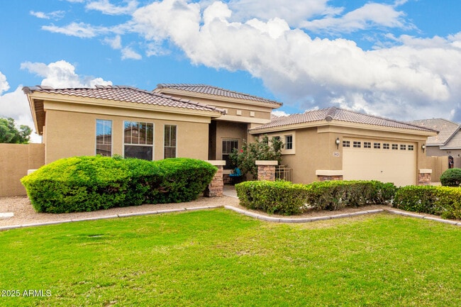 property at 3413 E Roadrunner Dr