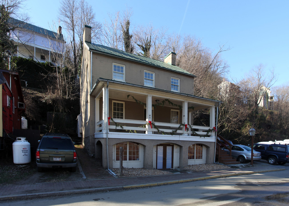 221 Potomac St in Harpers Ferry, WV - Building Photo