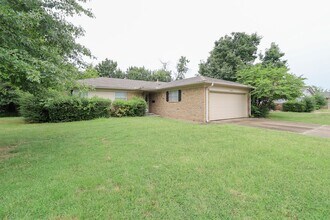 3016 S Elm Ave in Broken Arrow, OK - Foto de edificio - Building Photo
