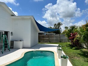6135 Drake St in Jupiter, FL - Building Photo - Building Photo