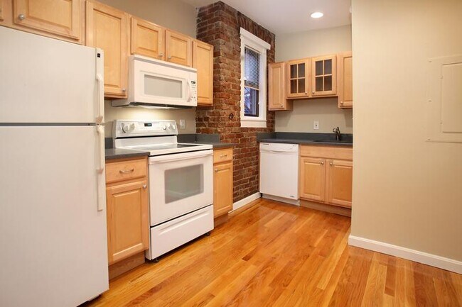 65 Burbank St, Unit A-19 in Boston, MA - Building Photo - Building Photo