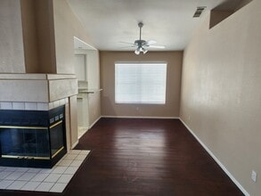 5201 S Torrey Pines Dr in Las Vegas, NV - Building Photo - Building Photo