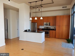 520 John Carlyle St-Unit -402 in Alexandria, VA - Building Photo - Building Photo