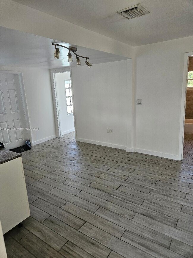 1035 NW 5th St in Miami, FL - Building Photo - Building Photo