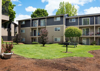 Cedar Lane and Garden Glen in Portland, OR - Foto de edificio - Building Photo