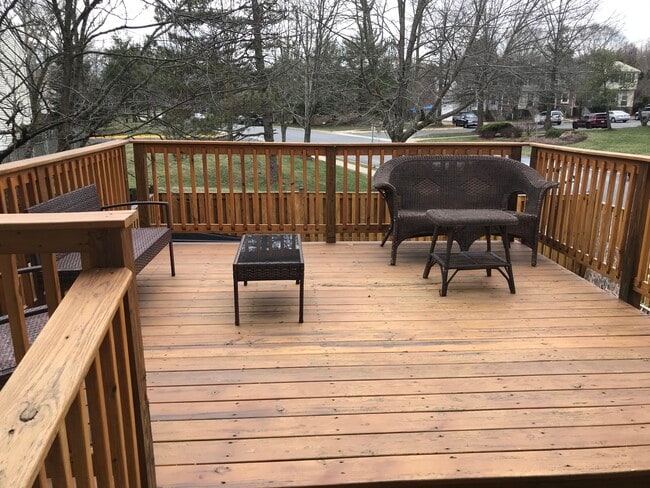 13659 Forest Pond Ct in Centreville, VA - Foto de edificio - Building Photo