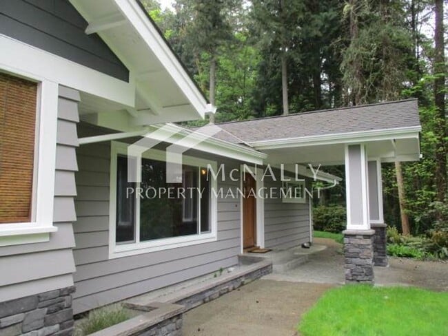 3303 E Bay Dr NW in Gig Harbor, WA - Building Photo - Building Photo