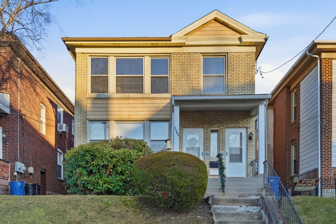 2303 Sherbrook St, Unit 2 in Pittsburgh, PA - Building Photo