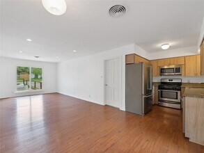 616 Long Bow Ln in Austin, TX - Building Photo - Building Photo