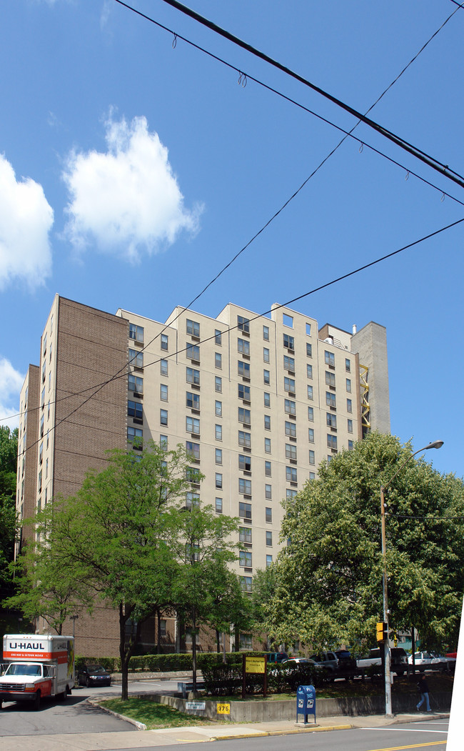 Moorhead Tower Apartments in Pittsburgh, PA - Building Photo - Building Photo