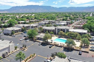 Wyoming Place Apartments in Albuquerque, NM - Foto de edificio - Building Photo
