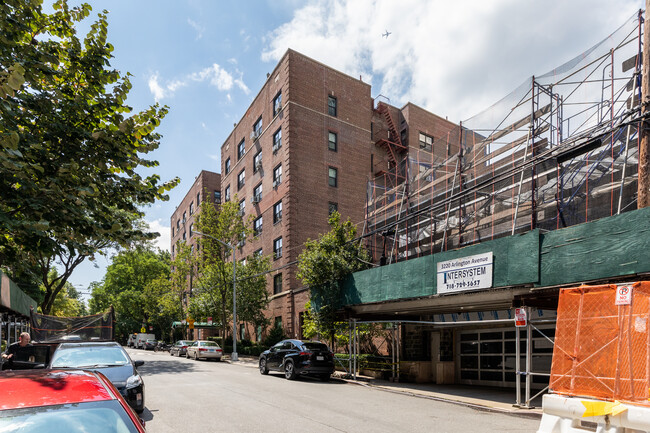 3215 Netherland Ave in Bronx, NY - Foto de edificio - Building Photo