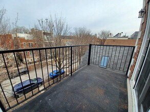 2318 N Hamilton Ave in Chicago, IL - Building Photo - Building Photo