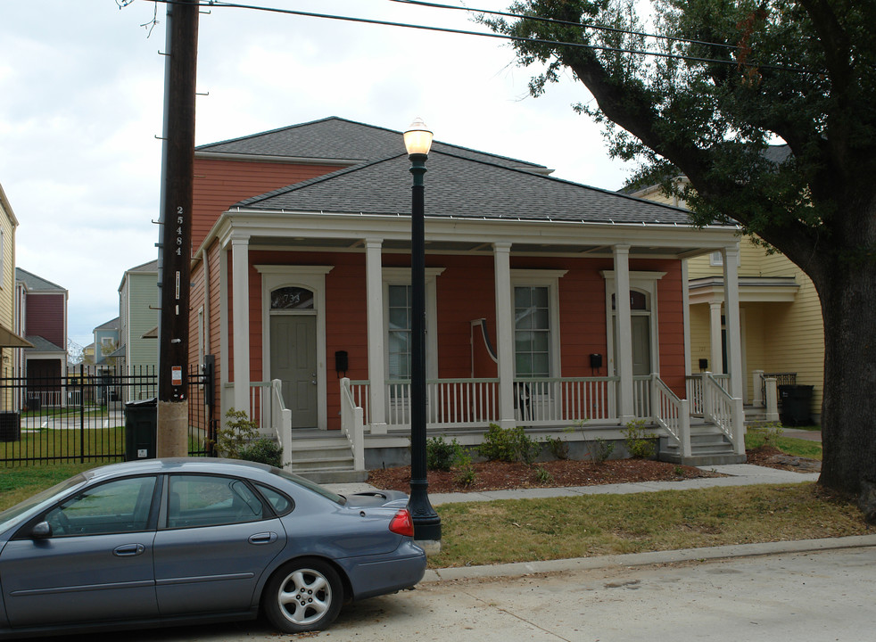 733 Josephine Dr in New Orleans, LA - Foto de edificio