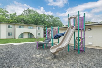 La Playa Apartments in Baton Rouge, LA - Foto de edificio - Building Photo