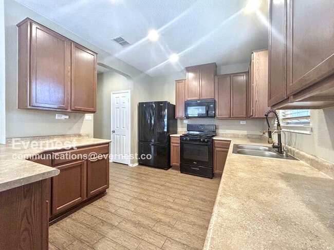 10307 Mission Rock in San Antonio, TX - Building Photo - Building Photo