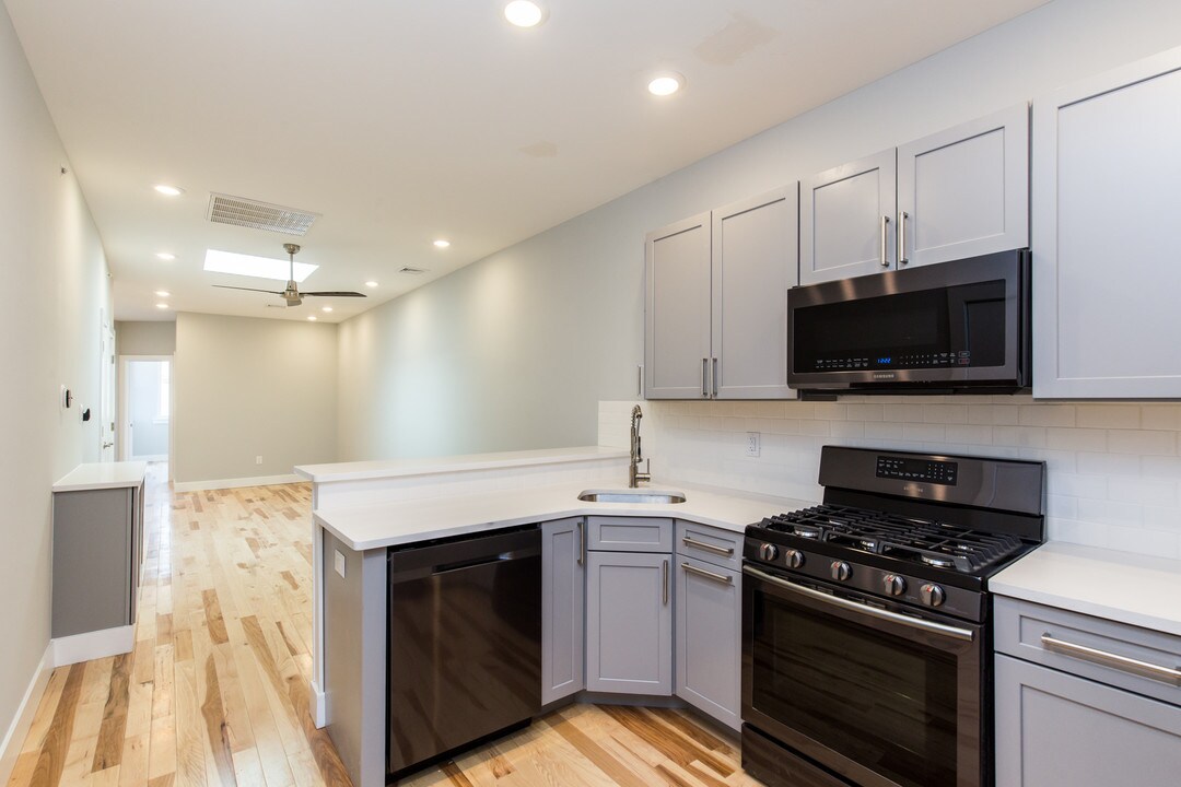 1142 Frankford Ave in Philadelphia, PA - Building Photo