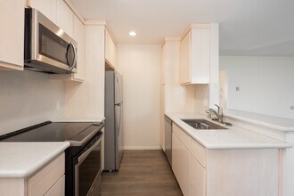 539 Saint Louis Ave in Long Beach, CA - Building Photo - Interior Photo