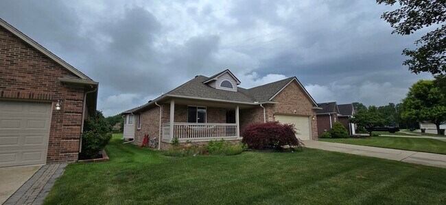 40184 Long Horn Dr in Sterling Heights, MI - Building Photo - Building Photo