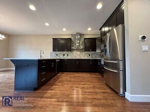 650 NW Willow Glen Pl in Beaverton, OR - Building Photo - Building Photo