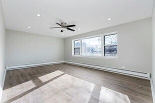 5358 S Narragansett Ave in Chicago, IL - Building Photo