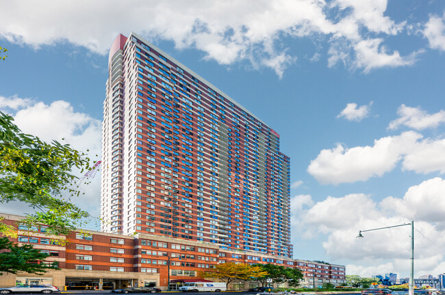 CityLights Building in Long Island City, NY - Foto de edificio - Building Photo