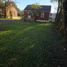 1021 W Indian Trail in Louisville, KY - Building Photo - Building Photo