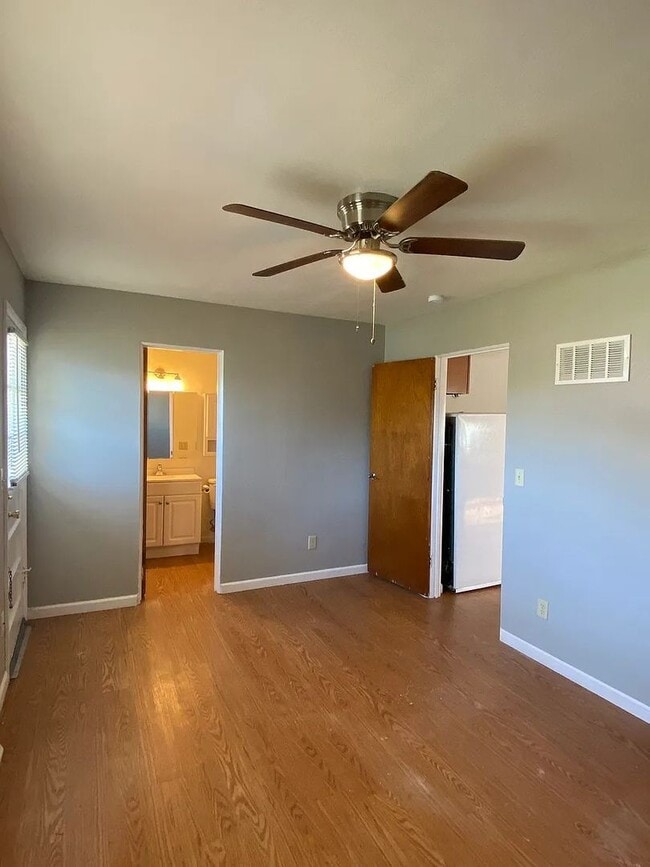 2 Chateau Dr in Fairview Heights, IL - Building Photo - Building Photo